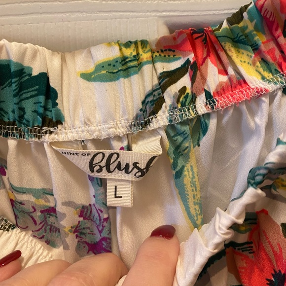 Hint of Blush Floral Bell Sleeve Off The Shoulder Romper Size L - Picture 3 of 5